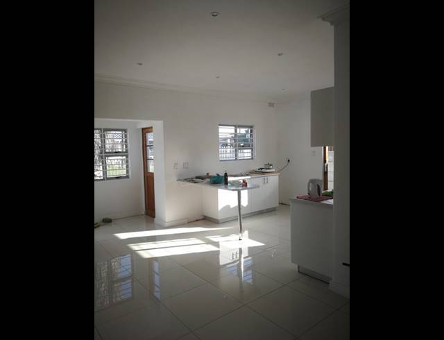 2 BEDROOM PROPERTY TO RENT IN PEERLESS PARK EAST